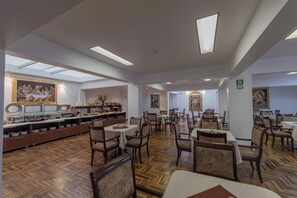 Free daily buffet breakfast - Quechua Plaza Hotel (Cusco)