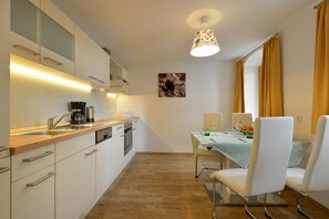 Réfrigérateur, micro-ondes, four, lave-vaisselle