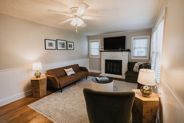 Living area - Charming KY Stay (Bowling Green)