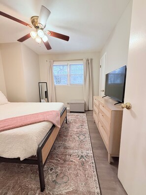 3 bedrooms, desk, travel cot, WiFi - Charming KY Stay (Bowling Green)