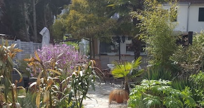 Studio 'JĂŒlich' avec terrasse privĂ©e, jardin commun et Wi-Fi