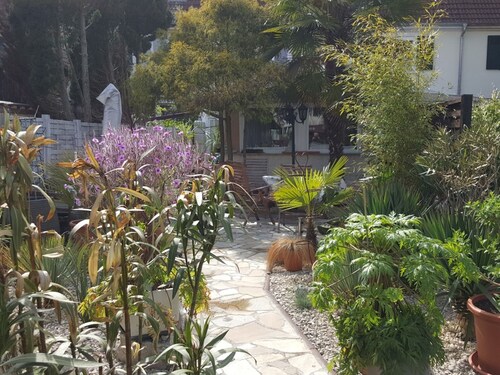 Studio 'Jülich' avec terrasse privée, jardin commun et Wi-Fi