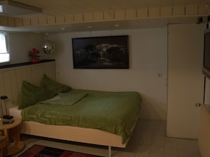 1 غرفة نوم ومكواة/لوح كي وواي فاي وملاءات أسرّة