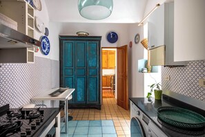 Lejlighed - 4 soveværelser - balkon | Privat køkken | Køleskab, ovn, kogeplade, espressomaskine