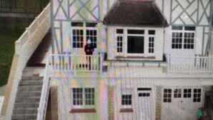 A house with a symmetrical facade, multiple windows, and a central chimney. - Studio BEACH ENTRANCE and Free Parking (Ouistreham)