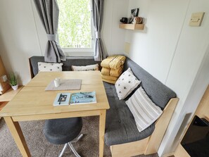 Dining - 31 Castle View (Lincoln)