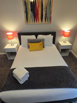2 chambres, fer et planche à repasser, Wi-Fi, draps fournis