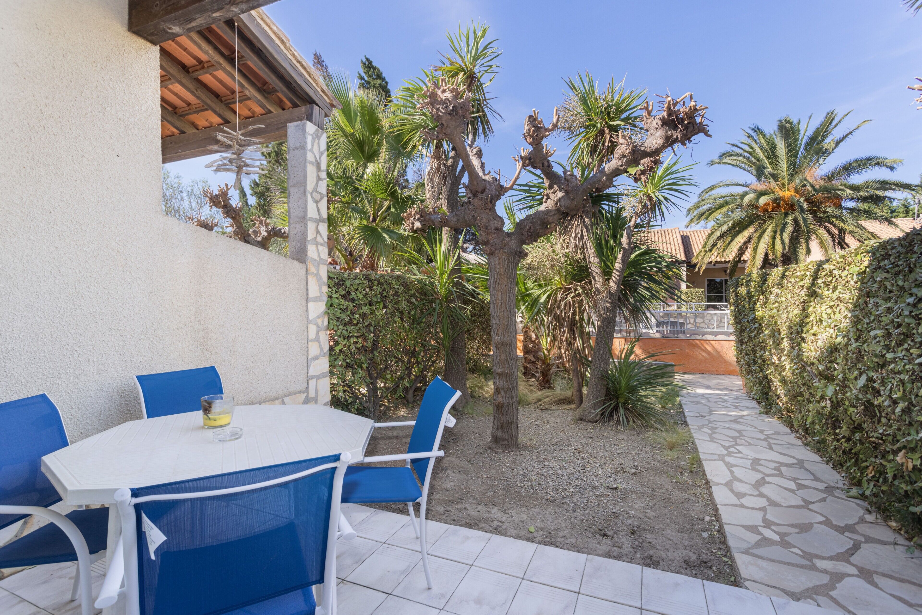 屋外ダイニングエリア