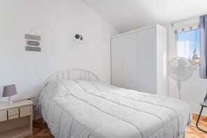 2 makuuhuonetta, silitysrauta/-lauta, Wi-Fi