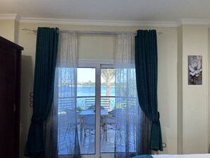 5 bedrooms, iron/ironing board, WiFi, bed sheets