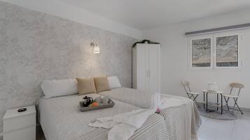 1 slaapkamer, een strijkplank/strijkijzer, wifi, beddengoed