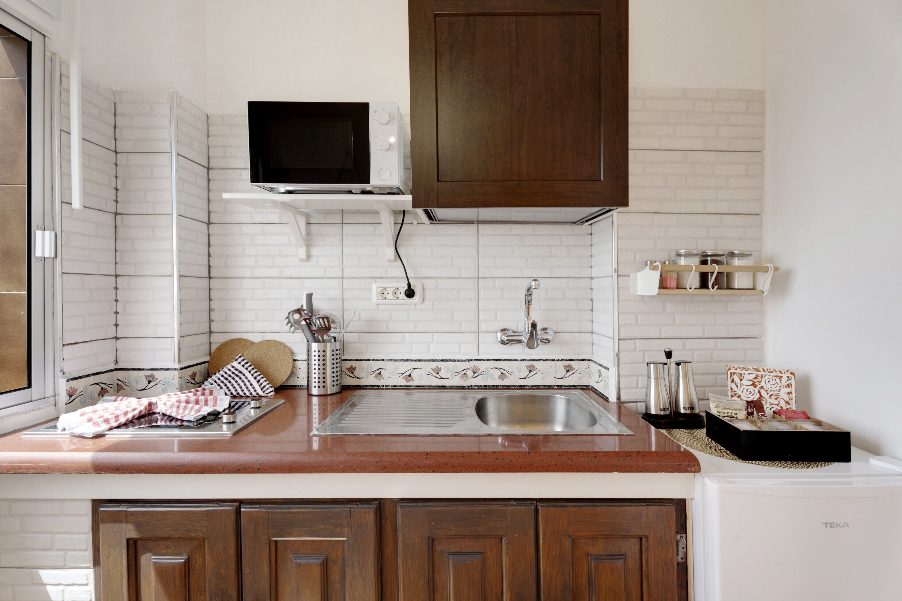 Fridge, microwave, stovetop, coffee/tea maker