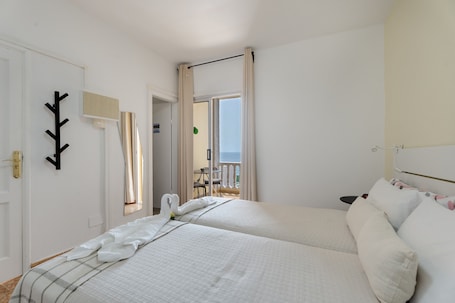 1 bedroom, iron/ironing board, WiFi, bed sheets. Apartment 'Candelaria D' with Wi-Fi
