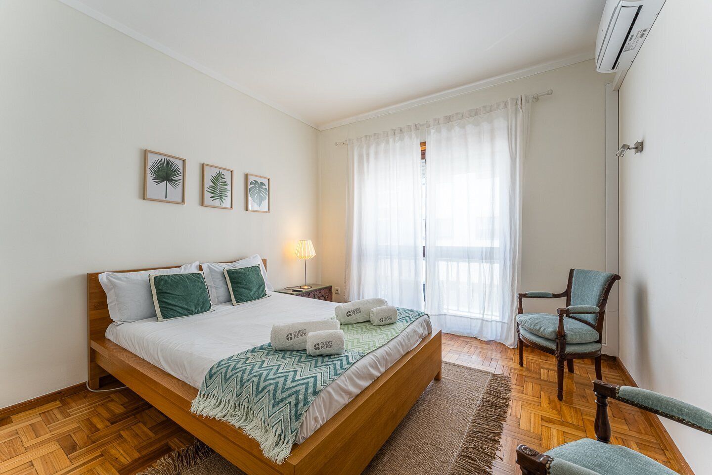 2 bedrooms, iron/ironing board, internet, bed sheets