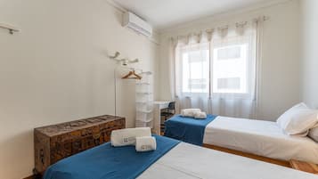 2 bedrooms, iron/ironing board, internet, bed sheets