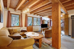 TV - Apartment 4 with Shared Garden, Balcony and Wi-Fi (Todtmoos)