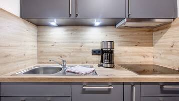 冷蔵庫、電子レンジ、コンロ、食器洗い機