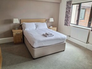 1 habitación, decoración personalizada y muebles diferentes