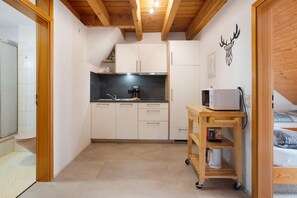 Fridge, stovetop, dishwasher, coffee/tea maker