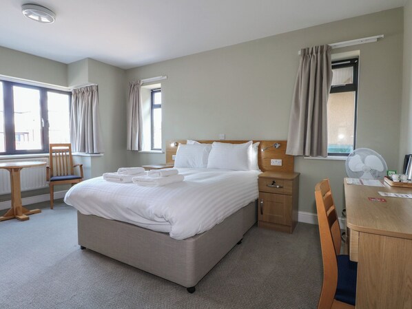 1 bedroom, individually decorated, individually furnished, free WiFi - Harbour Haven at Marine Court (Littlehampton)