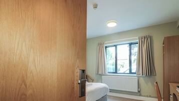 1 bedroom, individually decorated, individually furnished, free WiFi