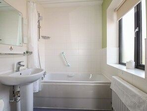 Shower - Marine Court Second-floor Double Bedroom With Bathroom (Littlehampton)