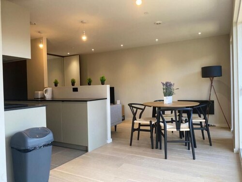 Joyful - 2 Ensuite Brand New Furniture Flat in M15