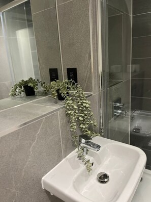 Douche, séchoir à cheveux