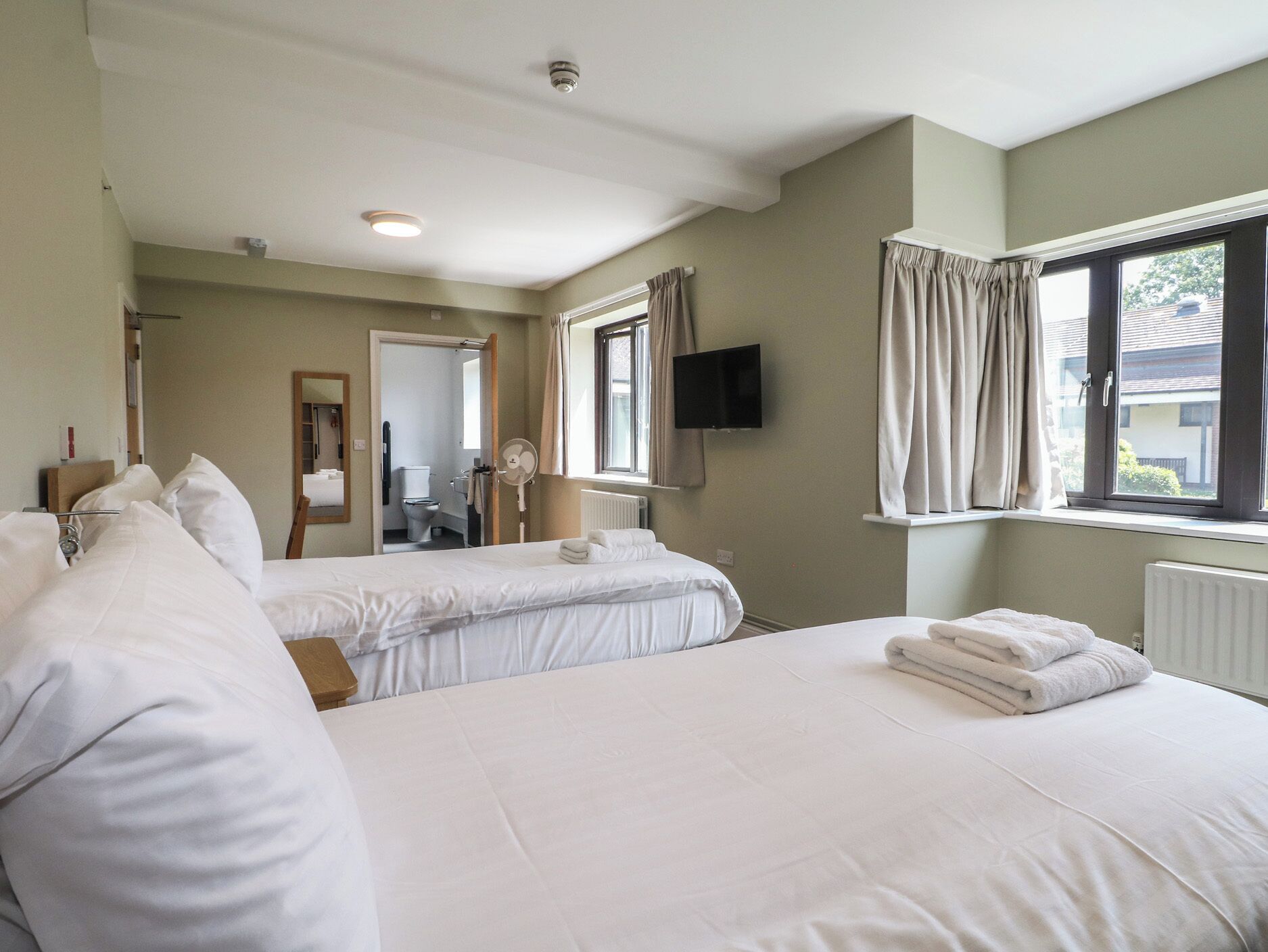 1 bedroom, individually decorated, individually furnished, free WiFi