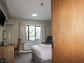 1 quarto, individualmente decorados, individualmente mobiliados