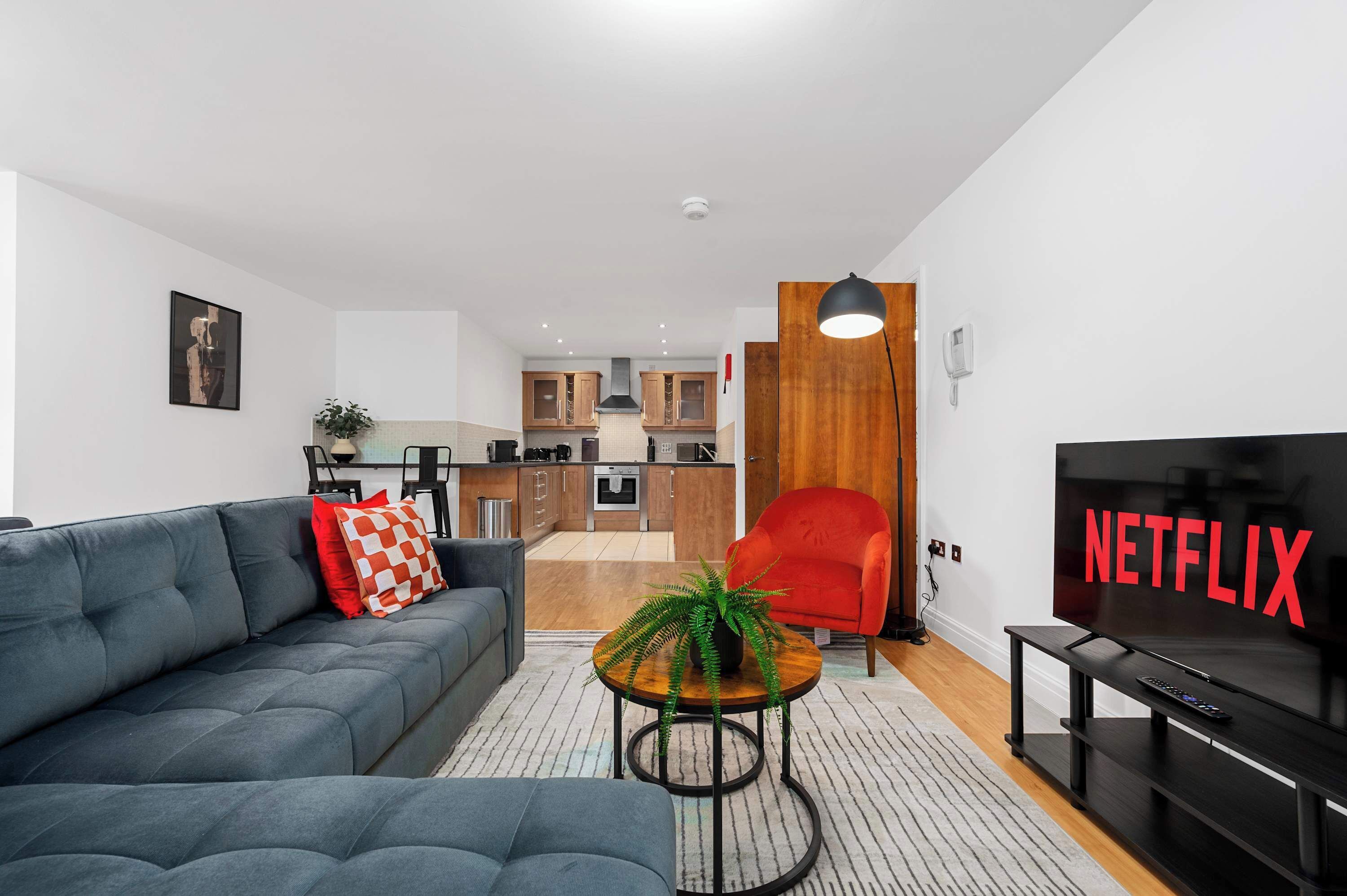 Televisión y oficina 