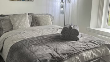 1 slaapkamer, een strijkplank/strijkijzer, wifi, beddengoed