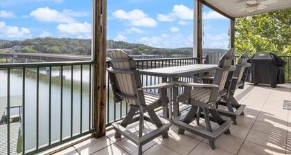 Lake Condo | 3BD | Views | Pool | Lakefront