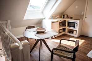 Fridge, microwave, stovetop, coffee/tea maker - Bali apartment with patio - Le Mans, apartment with patio - Le Mans (Le Mans)