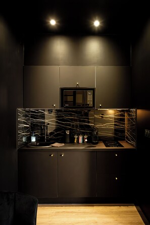 Fridge, microwave, stovetop, coffee/tea maker
