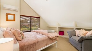 4 bedrooms, desk, iron/ironing board, travel crib