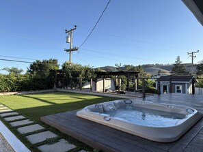 Bañera de hidromasaje al aire libre