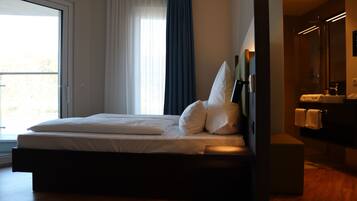 In-room safe, soundproofing, iron/ironing board, free WiFi