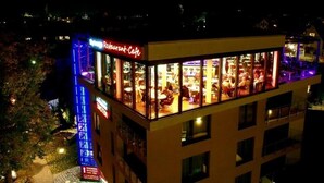 تناول الطعام بالخارج