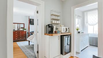 1 habitación, tabla de planchar con plancha, wifi gratis y ropa de cama