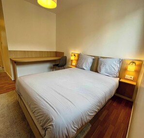 3 bedrooms, WiFi, bed sheets - Large apartment with balcony - Stade de France (Saint-Denis)