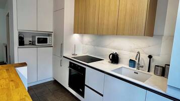 Fridge, microwave, oven, dishwasher