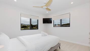 4 bedrooms, free WiFi, bed sheets