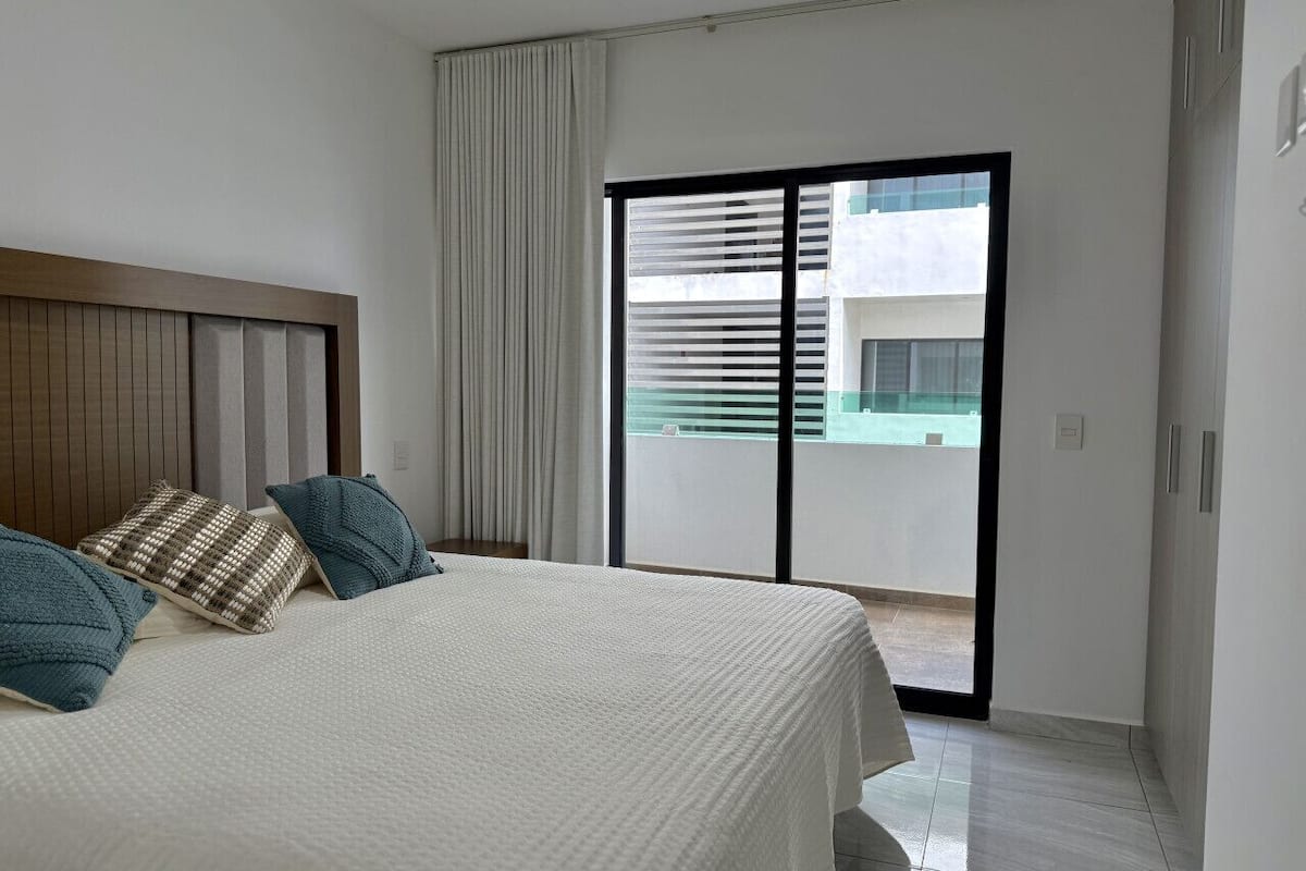 Apartamento conforto | Cortinas blackout, Wi-Fi de cortesia