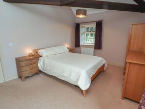 1 Schlafzimmer, individuell dekoriert, individuell eingerichtet