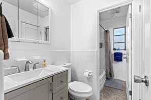 Hair dryer, towels, soap, shampoo - Daytona Beach Getaway • 3BR • Near Speedway • Fast WiFi & Private Parking (South Daytona)