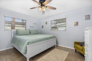 3 bedrooms, travel cot, free WiFi, bed sheets