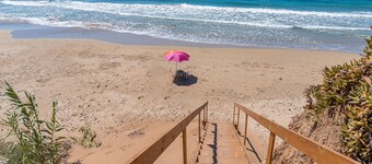 'Eco Del Mare' with veranda just steps from the sea