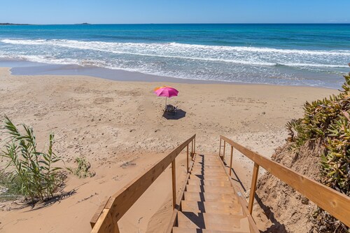 'Sea View' just steps from the sea
