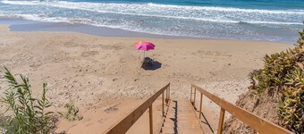 'Sea View' just steps from the sea